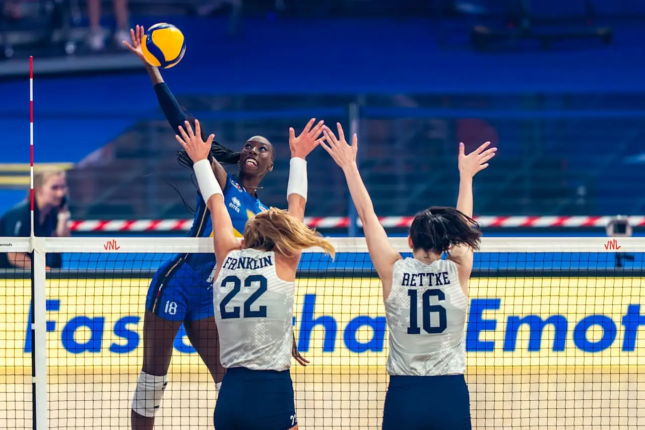 波兰队翻盘奥地利队，梁靖崑点燃赛场