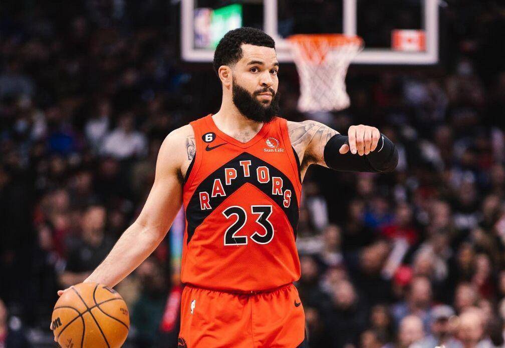 猛龙横扫辽宁队，范弗利特高光表现