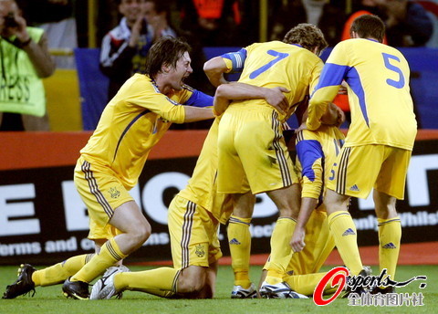 瑞士力克乌克兰，卡拉斯科扛起全队