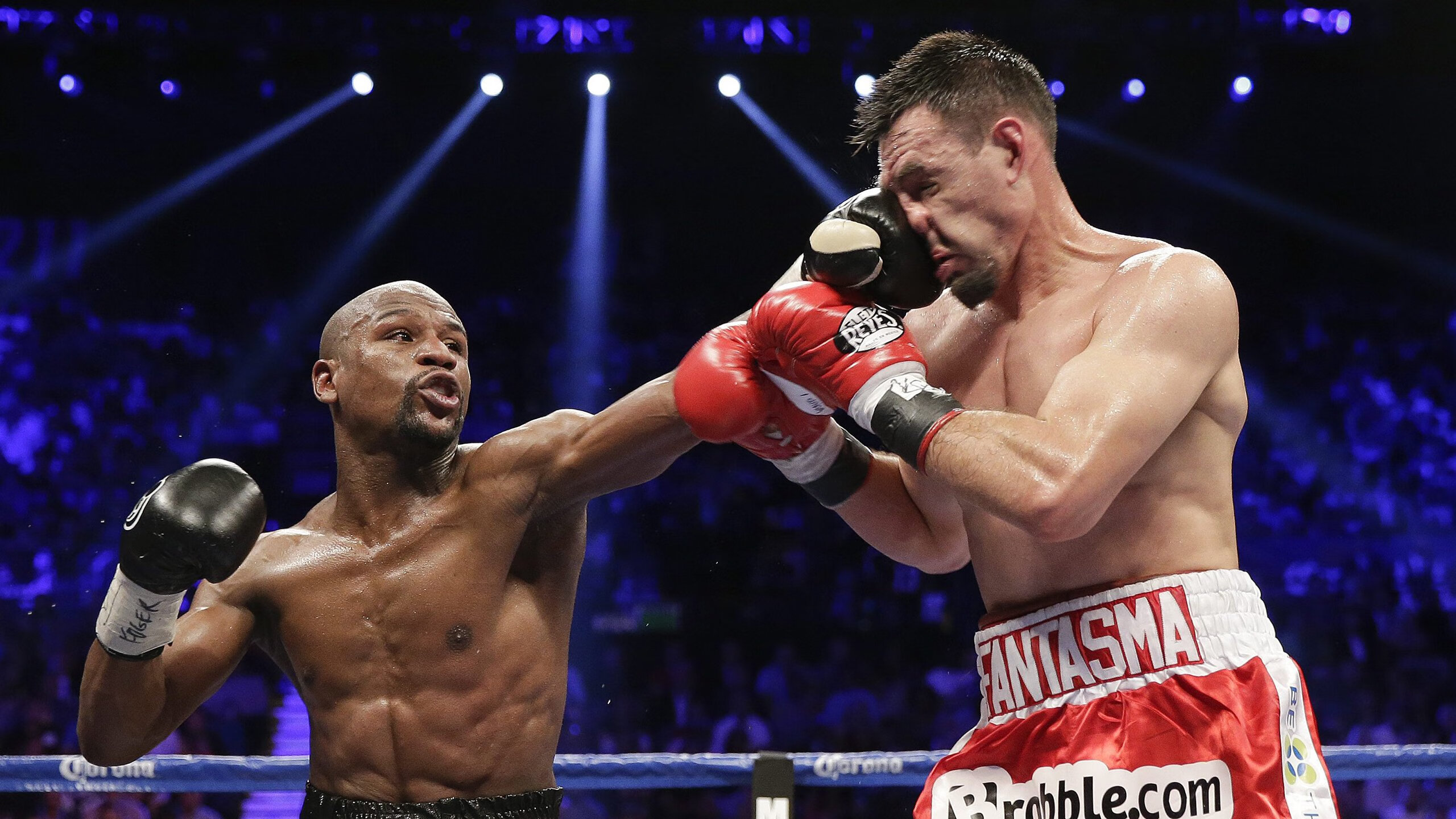 德甲争冠战之夜，库尔图瓦全程高能输出，门线上的巨人如何改写剧本